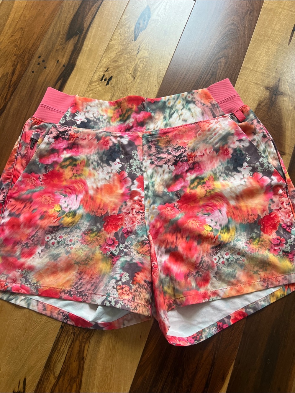 Athleta Brooklyn Shorts NWOT 6